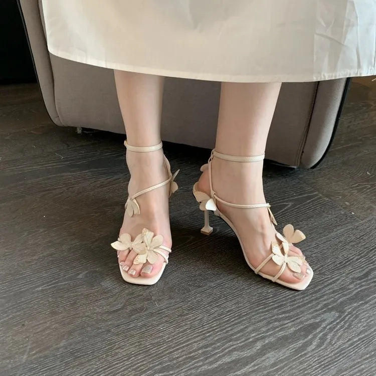 Damen High Heels Sommer Mode Neuer Stil Quadratische Zehen Schmetterlings-Stil Dünne Absatz Sandalen High Heels Damenschuhe