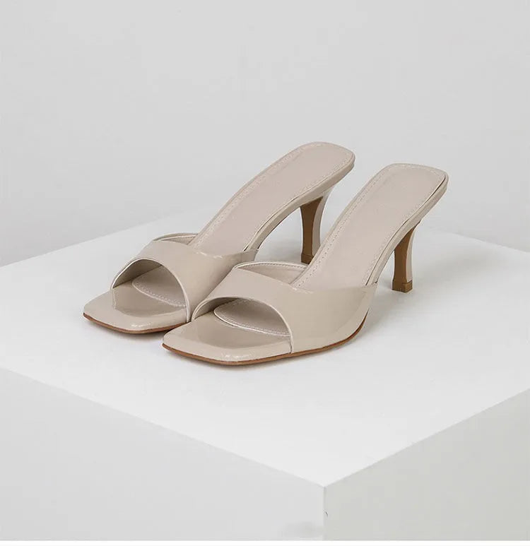 Absatzsandalen für Damen aus der Neujahr-Sommerkollektion mit britischem Stil, eckiger Spitze und schlankem Absatz