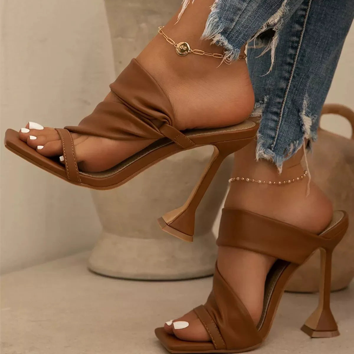 Große Pantoletten mit großem Kristallabsatz für Damen mit transparentem Band, Leopardenmuster-Sandalen für Damen mit hohen Absätzen