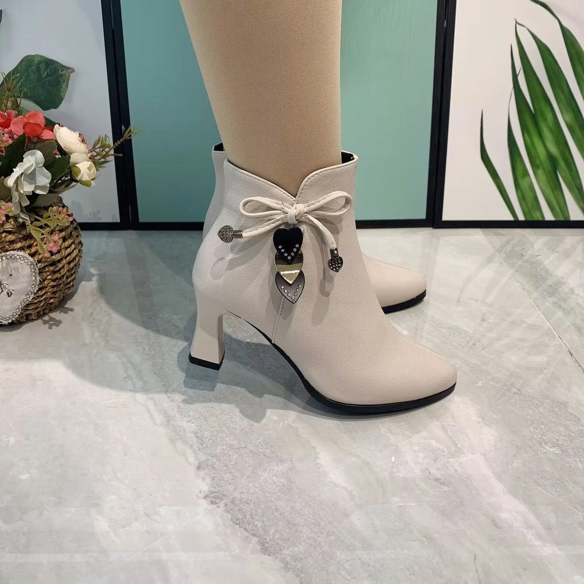 Sandales Baotou pour femmes printemps-été, nouveaux talons aiguilles transparents à bout pointu de style français, talons hauts blancs
