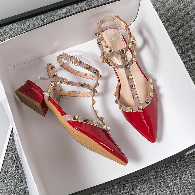2026 Neuer Stil Sommer High Heels Damen Sandalen Fashion Brand Design Spitze Nieten Rot Schwarz Pink Freizeitschuhe Große Größe 43