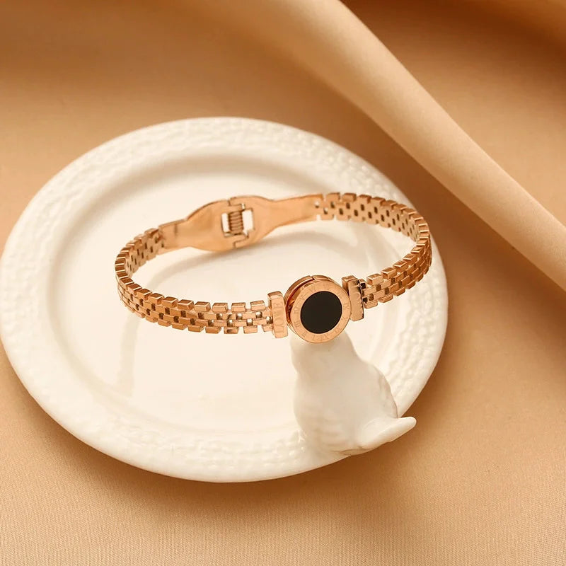 Bracciale alla moda per donna, bracciale da coppia in acciaio inossidabile acrilico nero con numeri romani incisi, regalo per ragazza