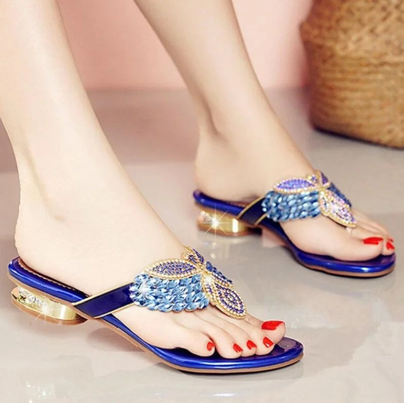 Nuove pantofole con diamanti d'acqua per capispalla estivi da donna, scarpe da spiaggia bohémien con tacco basso, infradito per le vacanze, sandali all'ingrosso