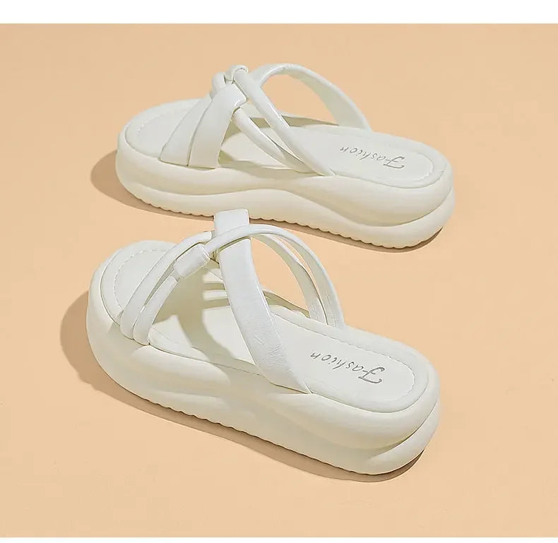 Neue Sommer-Arrivals: Sandalen und Badelatschen, modisch, atmungsaktiv, rutschfest, leicht, lässig, für drinnen und draußen, Strand und Alltag