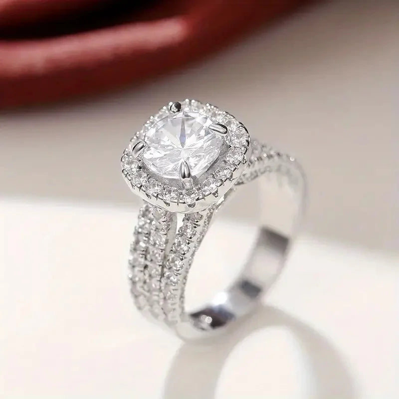 Bague classique de luxe léger en argent sterling 925 avec moissanite carrée, comme cadeau de bijoux pour une fête de fiançailles pour femmes
