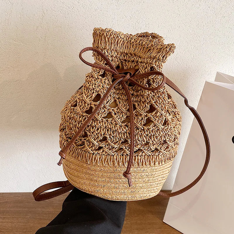 Borsa a tracolla da spiaggia in paglia estiva da donna fatta a mano borsa a tracolla con coulisse cava intrecciata borsa da viaggio con Design femminile di moda lavorata a maglia
