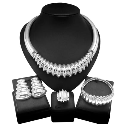 Parures de bijoux pour femmes Collier classique Design simple pour un usage quotidien Cadeau Boucles d'oreilles Bracelet plaqué or italien