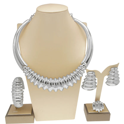Parures de bijoux pour femmes Collier classique Design simple pour un usage quotidien Cadeau Boucles d'oreilles Bracelet plaqué or italien