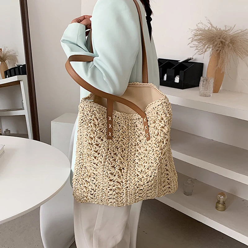 Borsa da spiaggia quadrata in paglia cava Borsa a tracolla intrecciata fatta a mano Borsa da viaggio per lo shopping in rafia in rattan Borsa casual per le vacanze estive bohémien