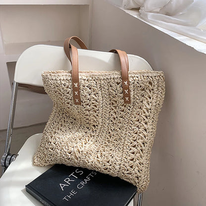 Borsa da spiaggia quadrata in paglia cava Borsa a tracolla intrecciata fatta a mano Borsa da viaggio per lo shopping in rafia in rattan Borsa casual per le vacanze estive bohémien