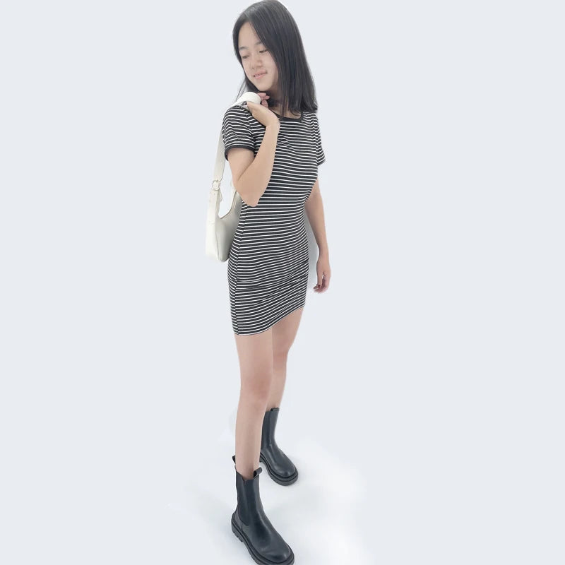 Abito estivo a maniche corte con scollo tondo abbastanza stock Abiti a righe bianche e nere Abito casual elegante tubino sottile