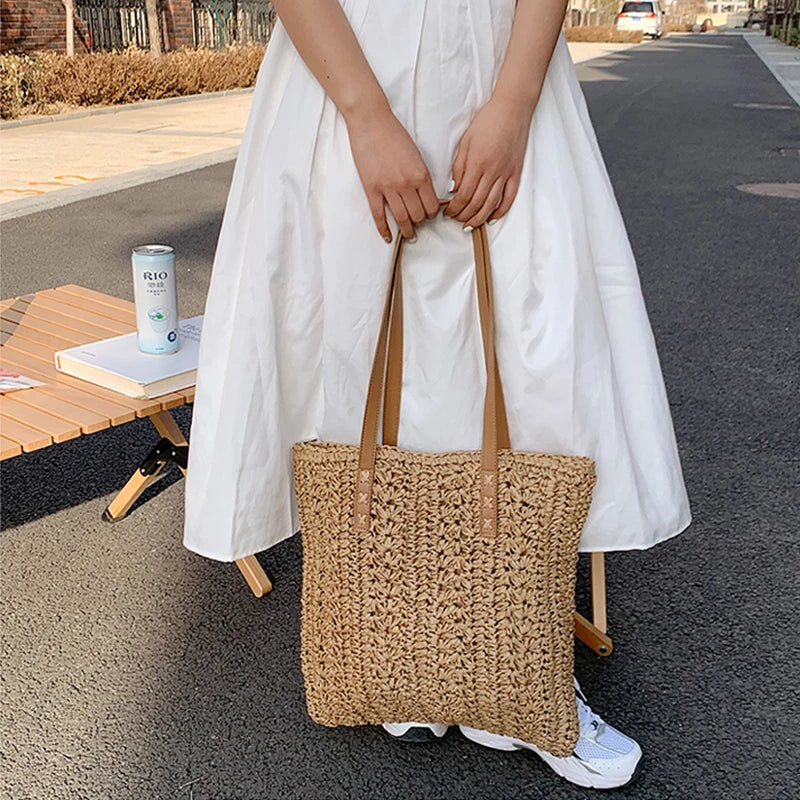 Borsa da spiaggia quadrata in paglia cava Borsa a tracolla intrecciata fatta a mano Borsa da viaggio per lo shopping in rafia in rattan Borsa casual per le vacanze estive bohémien