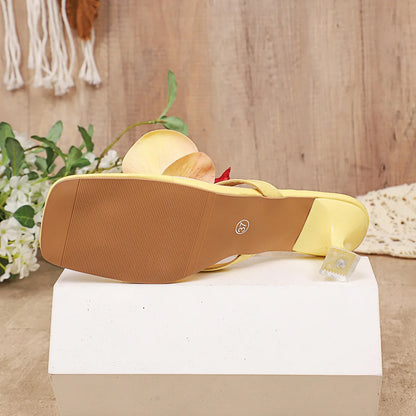 Damen-Flip-Flops mit Absatz, Neuheit 2025, Nischendesign, blütenförmige Zehenpartie, dicker Absatz, Slip-on-Sandalen für Damen