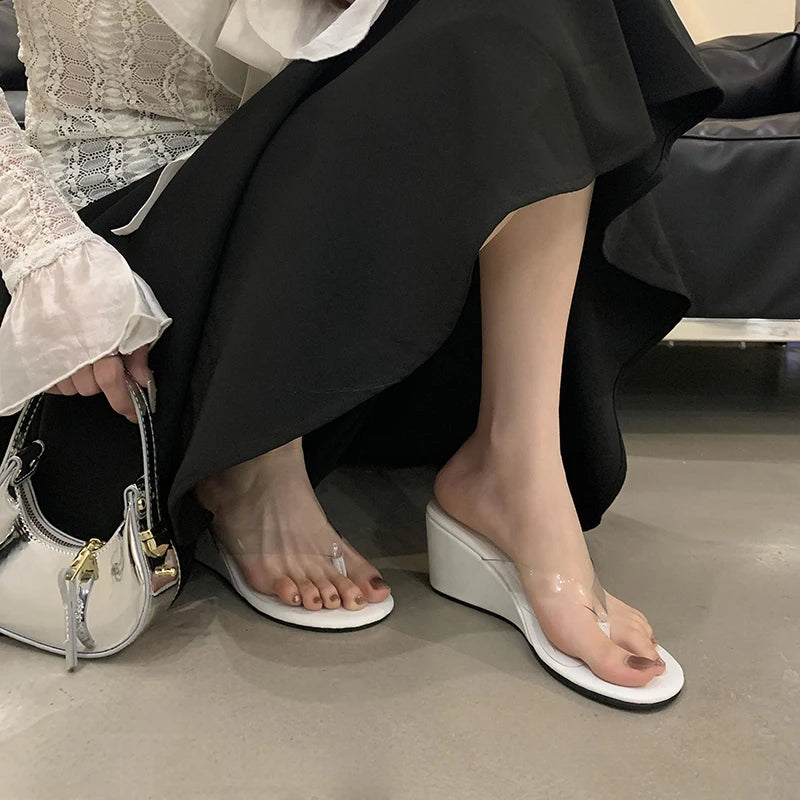 Chaussons transparents en PVC pour femmes 2025, sandales d'été à bout ouvert, talons compensés, chaussures à enfiler, tongs pour dames