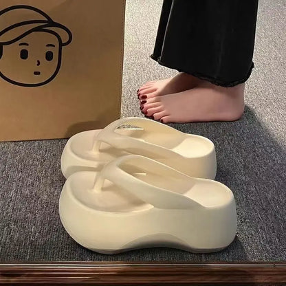 Tongs rehaussantes pour femmes 2024, sandales de plage tendance d'été avec semelle intérieure imprimée en PU, nouvelles sandales cool à semelles épaisses