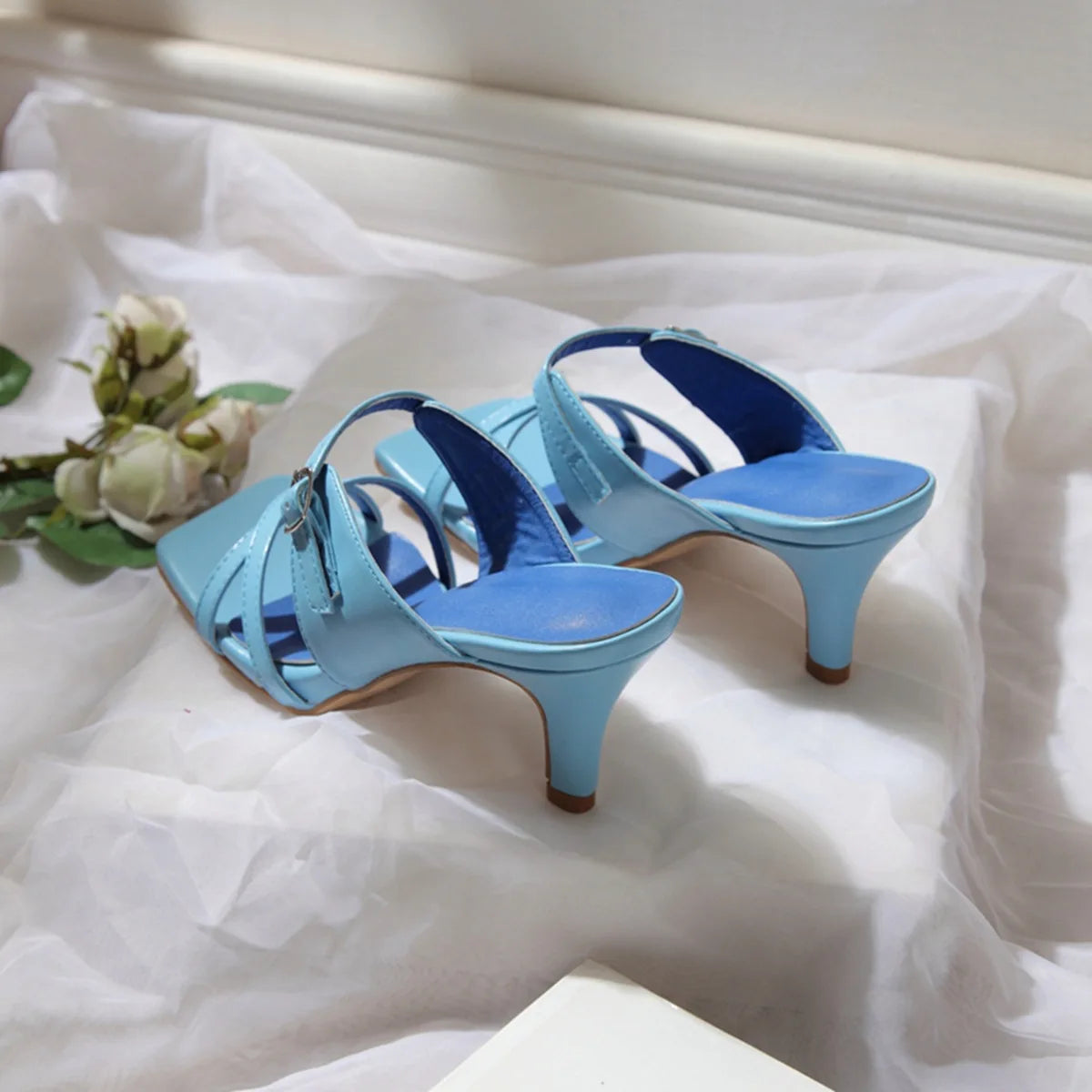 Sandales à talons hauts pour femmes Sandales et pantoufles pratiques à enfiler avec brides croisées Sandales à talon chat Vente en gros en usine