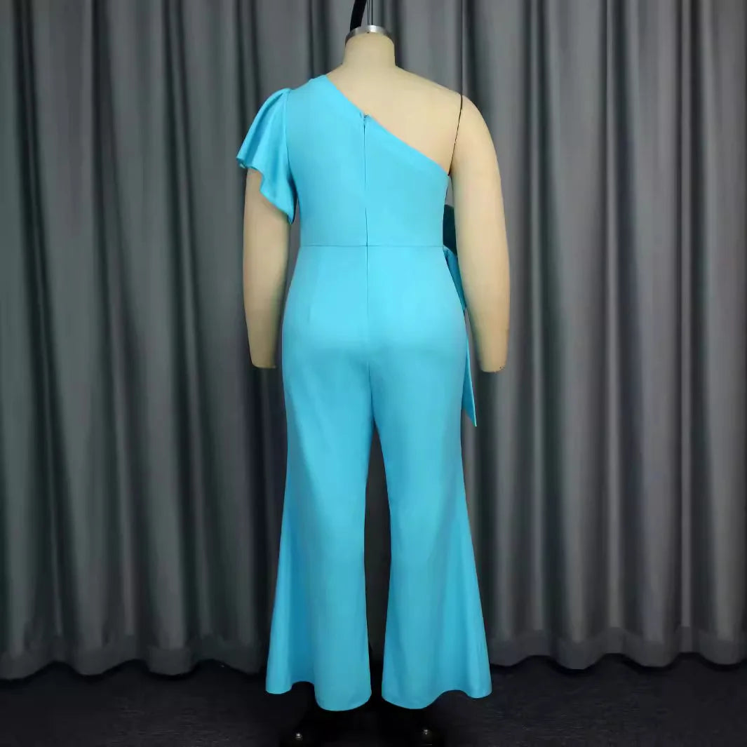 Asymmetrischer schulterfreier Jumpsuit mit Rüschenärmeln und Blumenmuster für Damen in Übergröße