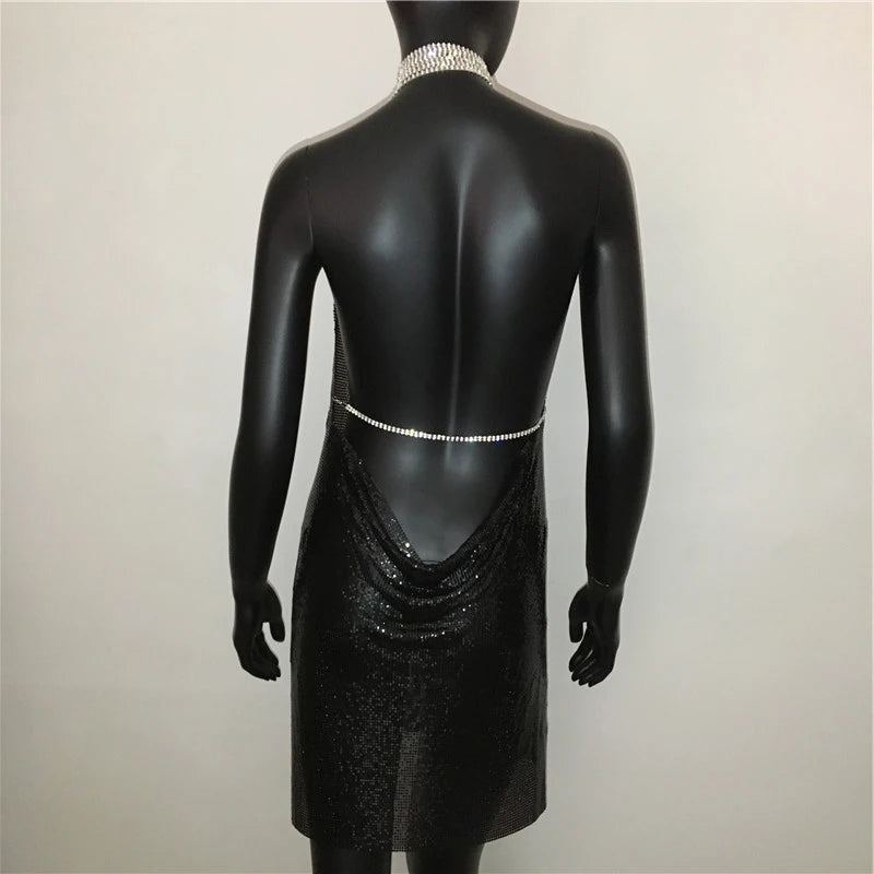 AKYZO Mini abito patchwork con paillettes dorate sexy Donna senza maniche Taglio basso Catene di metallo Halter Slim Abiti da festa da discoteca affascinanti