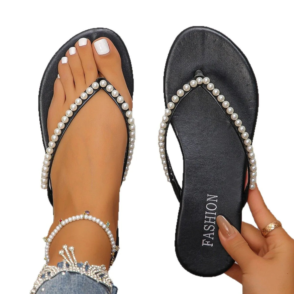 2025 New Fashionable and Versatile Pearl Clip Toe Women's Flat Slippers, Daily Low Heel One Line Casual Beach Sandals