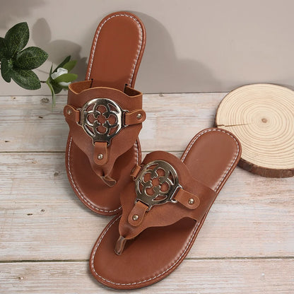 Sandales plates d'été pour femmes à bout ouvert avec boucle métallique élégante Tongs tendance pour pantoufles