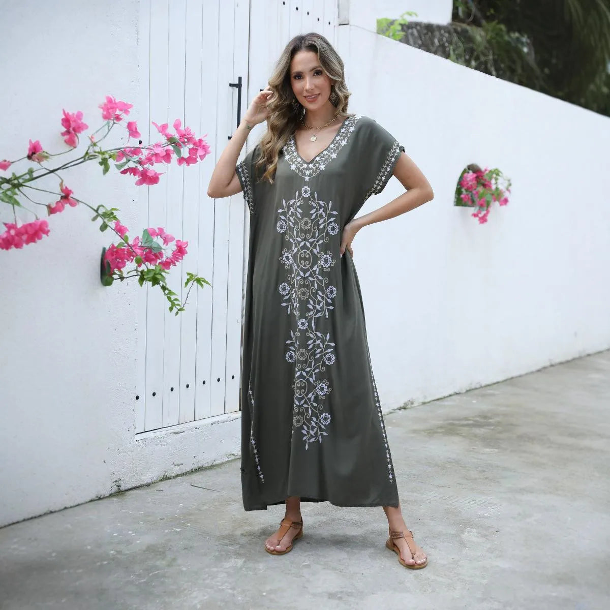 Embroidery Beach Cover up Saida De Praia Swimsuit Women Bikini Cover up Tunics for Beach Pareo Sarong Beachwear