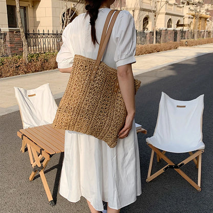 Borsa da spiaggia quadrata in paglia cava Borsa a tracolla intrecciata fatta a mano Borsa da viaggio per lo shopping in rafia in rattan Borsa casual per le vacanze estive bohémien