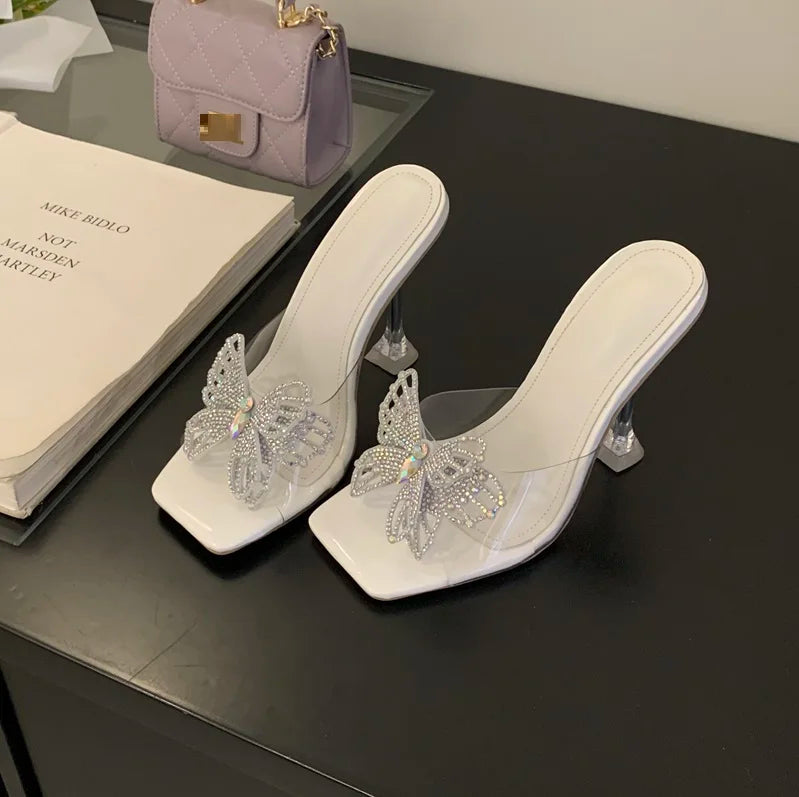 Pantoufles d'été à talons étranges pour femmes, strass papillon, bout carré, chaussures de soirée, sandales transparentes