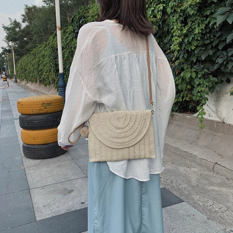 Pochette di paglia da spiaggia estiva borsa a tracolla con ciondolo a sfera carina per le donne borse a tracolla da viaggio borsa da donna borse Casual borsa di vimini