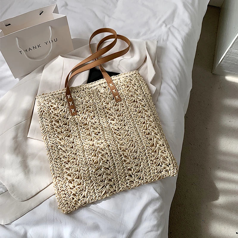 Borsa da spiaggia quadrata in paglia cava Borsa a tracolla intrecciata fatta a mano Borsa da viaggio per lo shopping in rafia in rattan Borsa casual per le vacanze estive bohémien