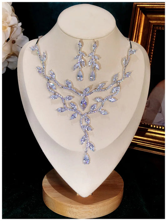 Parures de Bijoux pour Femmes en Argent Sterling 925 Collier Design Floral Boucles d'Oreilles de Qualité Supérieure Ensemble d'Accessoires Brillants pour Fête de Mariage