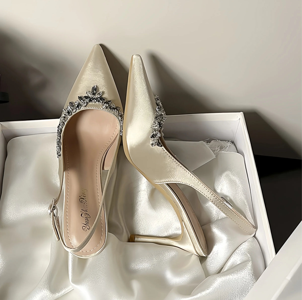 2025 New Factory Price Women's Slingback Shoes Pointed Classic Lai Diamond Sexy Outdoor Wedding Bride Dating High-heeled Sandals