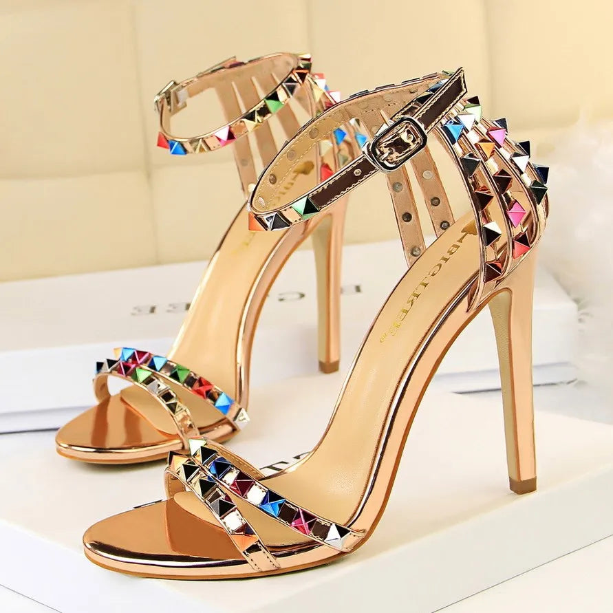 2022 Bunte Nieten Sandalen für Damen Sexy 11CM Absätze Bling Reflektierende Chaussure Talon Modische Sommerschuhe