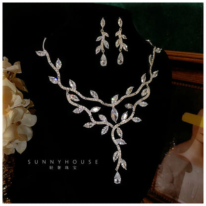 Parures de Bijoux pour Femmes en Argent Sterling 925 Collier Design Floral Boucles d'Oreilles de Qualité Supérieure Ensemble d'Accessoires Brillants pour Fête de Mariage