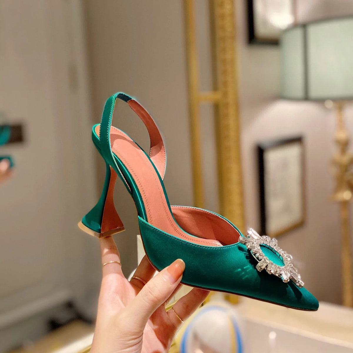 Estate europea e americana 2021 nuove scarpe da donna con tacco alto a punta girasole trapano fibbia punta chiusa sandali con tacco coppa di vino