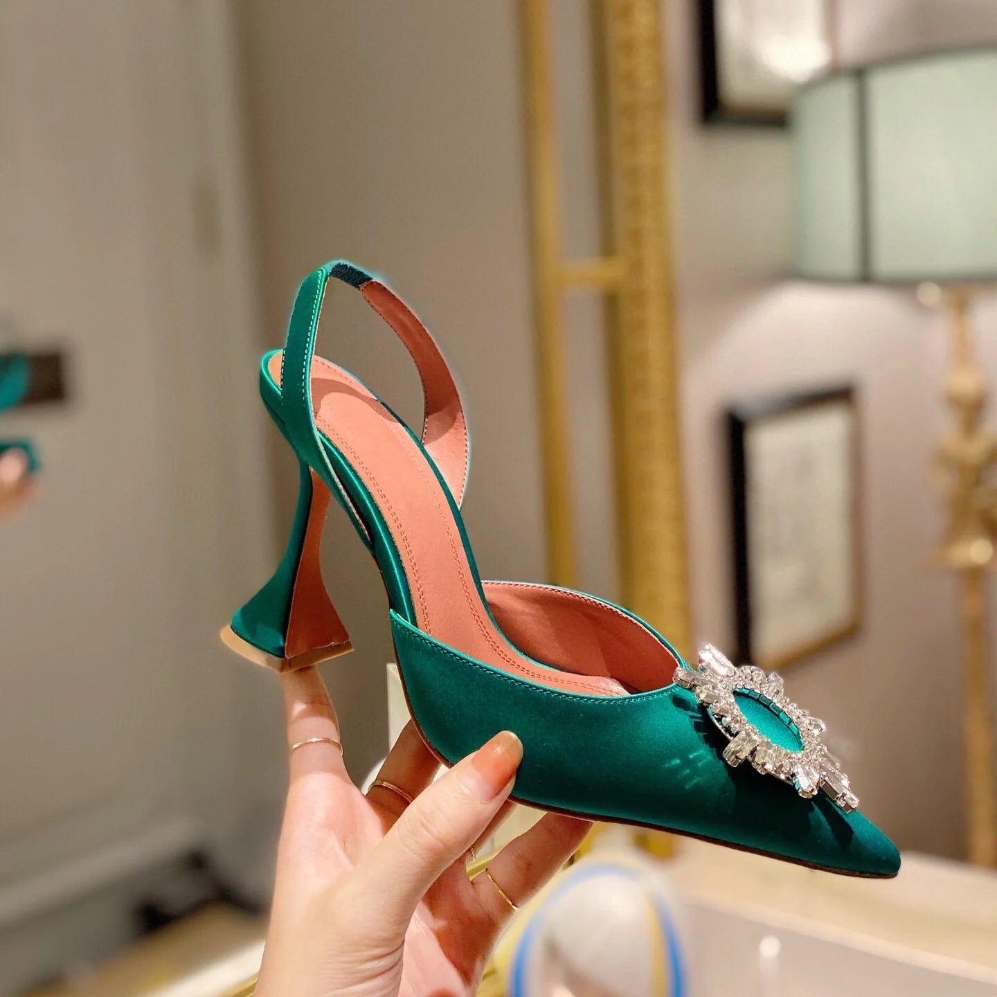Estate europea e americana 2021 nuove scarpe da donna con tacco alto a punta girasole trapano fibbia punta chiusa sandali con tacco coppa di vino