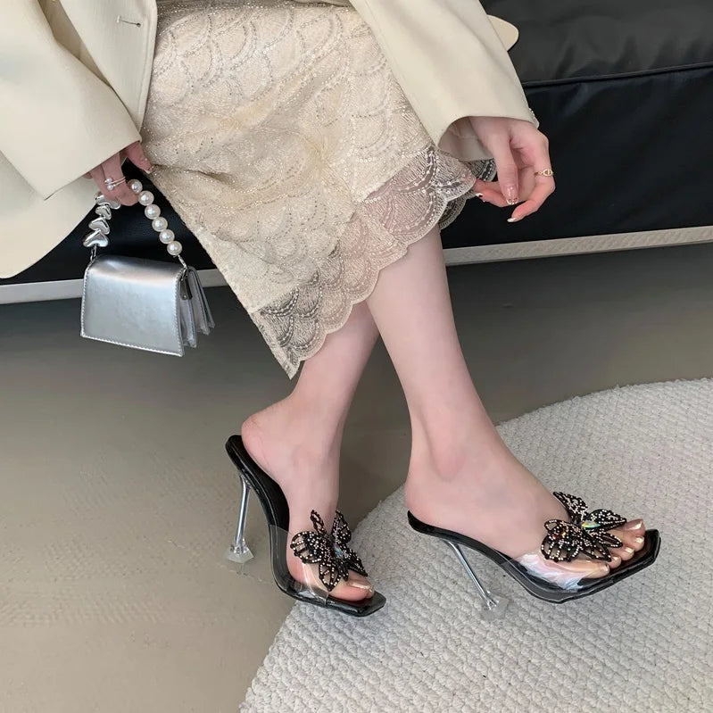 Pantoufles d'été à talons étranges pour femmes, strass papillon, bout carré, chaussures de soirée, sandales transparentes