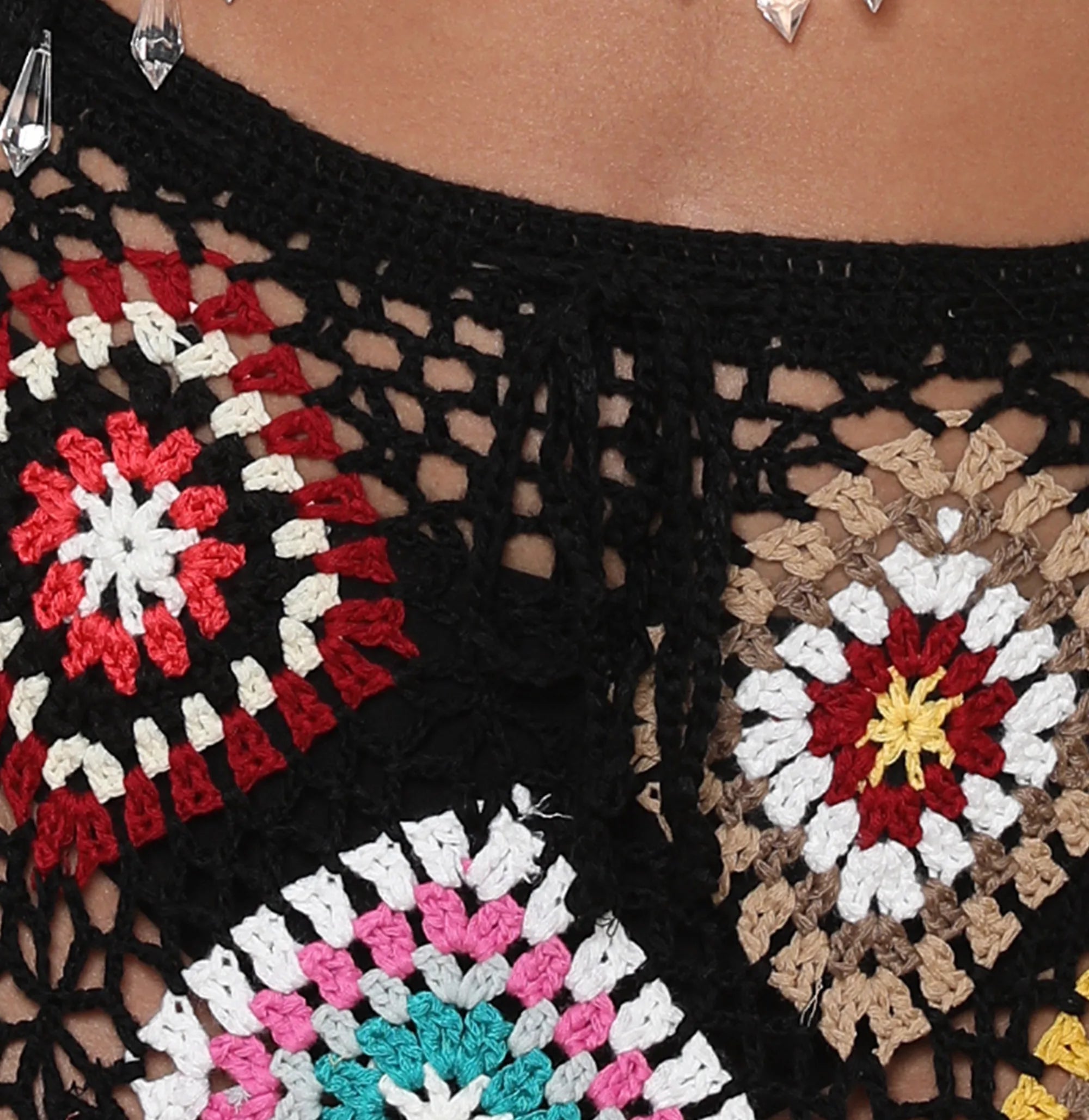 Handgefertigtes Granny Square Häkel-Bikini-Überwurf-Set mit Rock und Oberteil ab Fabrik