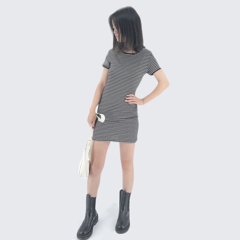 Abito estivo a maniche corte con scollo tondo abbastanza stock Abiti a righe bianche e nere Abito casual elegante tubino sottile
