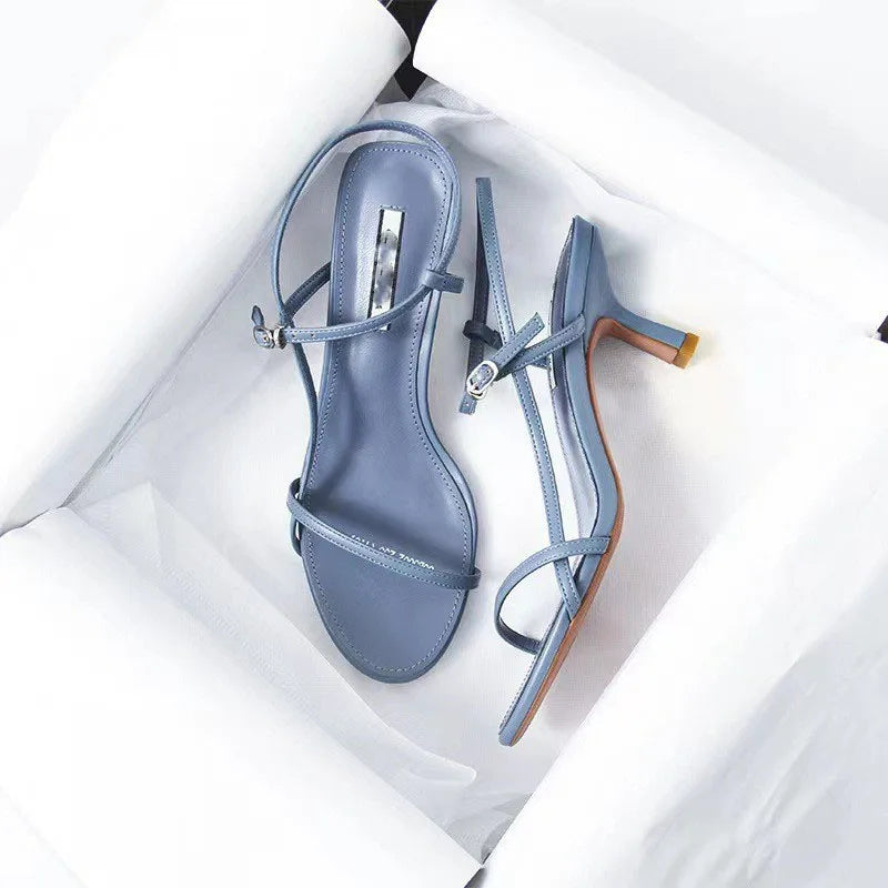 Neue Mid-Absatzsandalen für Damen, Sommer-Fischmaul-Cover, dicke Absätze, hohe Absätze, einfacher Farb-Stil