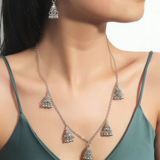 Boucles d'oreilles cloches de couleur argentées pour femmes indiennes/Ensemble collier bijoux de mariage Pendentifs boucles d'oreilles Jhumka de Bohème