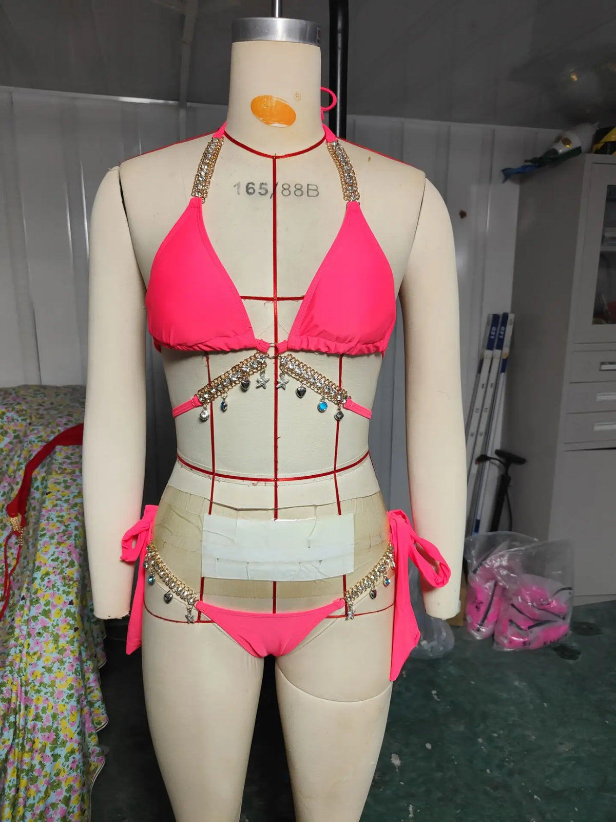 2022 Stock glänzender holografischer Tanga-Bikini Schmuck Diamant Damen Tanga-Bikini Bademode