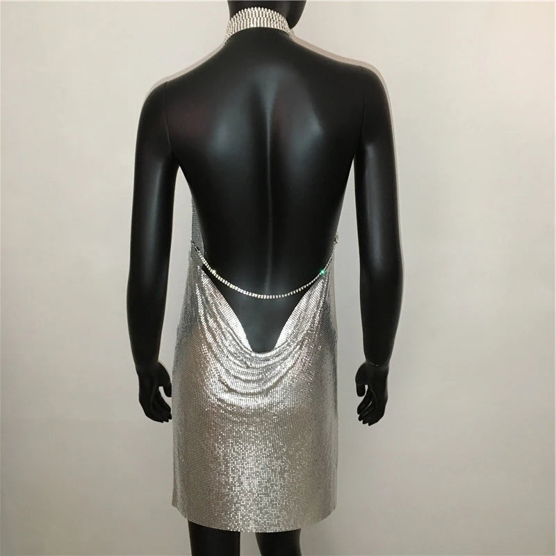 AKYZO Mini abito patchwork con paillettes dorate sexy Donna senza maniche Taglio basso Catene di metallo Halter Slim Abiti da festa da discoteca affascinanti