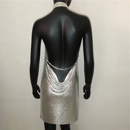 AKYZO Mini abito patchwork con paillettes dorate sexy Donna senza maniche Taglio basso Catene di metallo Halter Slim Abiti da festa da discoteca affascinanti