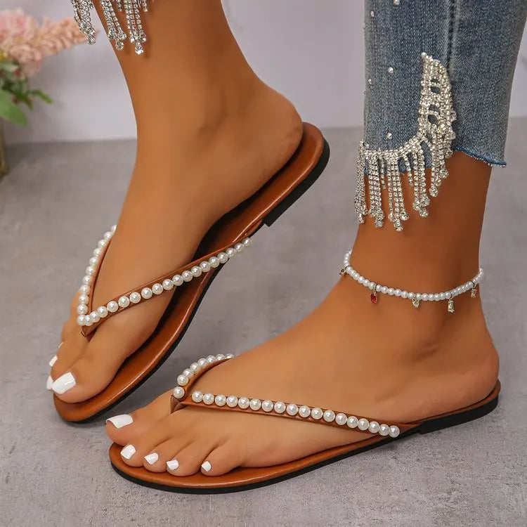 2025 New Fashionable and Versatile Pearl Clip Toe Women's Flat Slippers, Daily Low Heel One Line Casual Beach Sandals