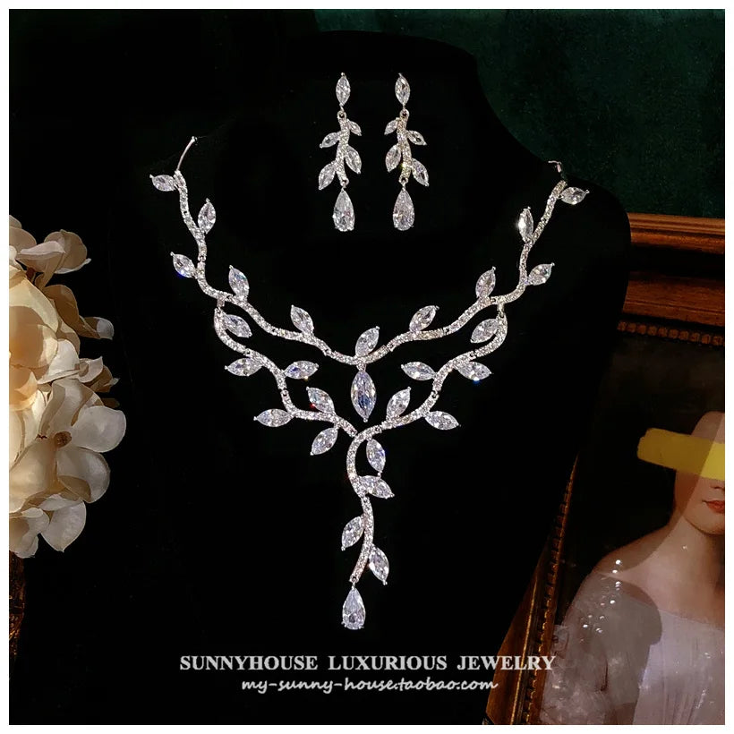 Parures de Bijoux pour Femmes en Argent Sterling 925 Collier Design Floral Boucles d'Oreilles de Qualité Supérieure Ensemble d'Accessoires Brillants pour Fête de Mariage