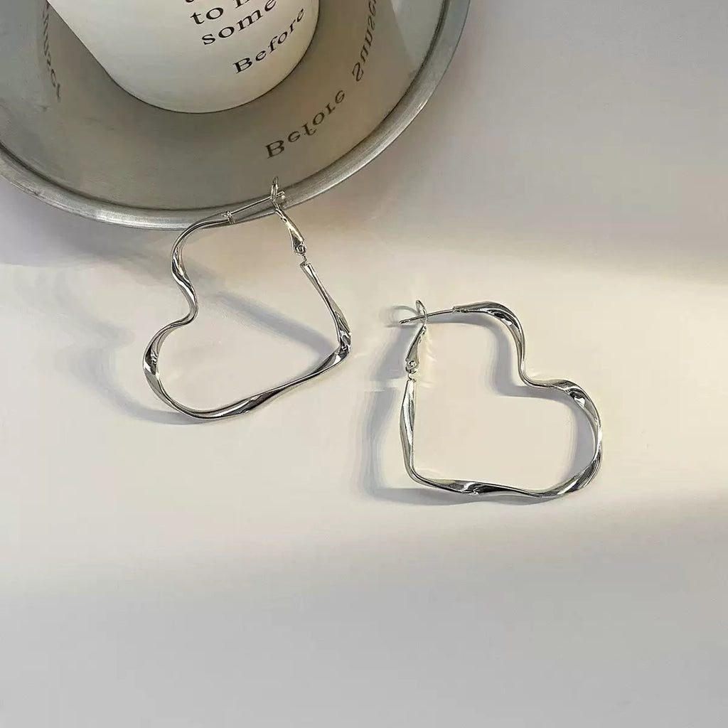 1 paio di orecchini a cerchio con ciondolo a forma di cuore cavo grande da donna, moda esagerata, design a forma di cuore, polsino per regalo di gioielli per ragazze