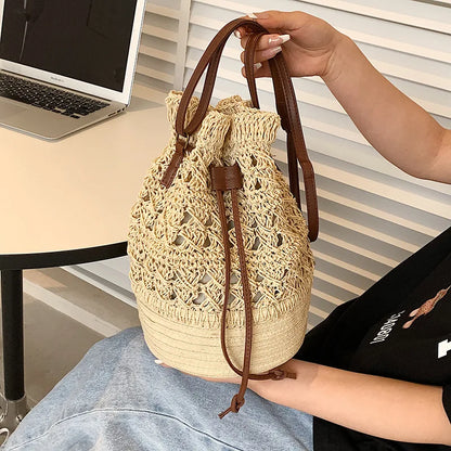 Borsa a tracolla da spiaggia in paglia estiva da donna fatta a mano borsa a tracolla con coulisse cava intrecciata borsa da viaggio con Design femminile di moda lavorata a maglia