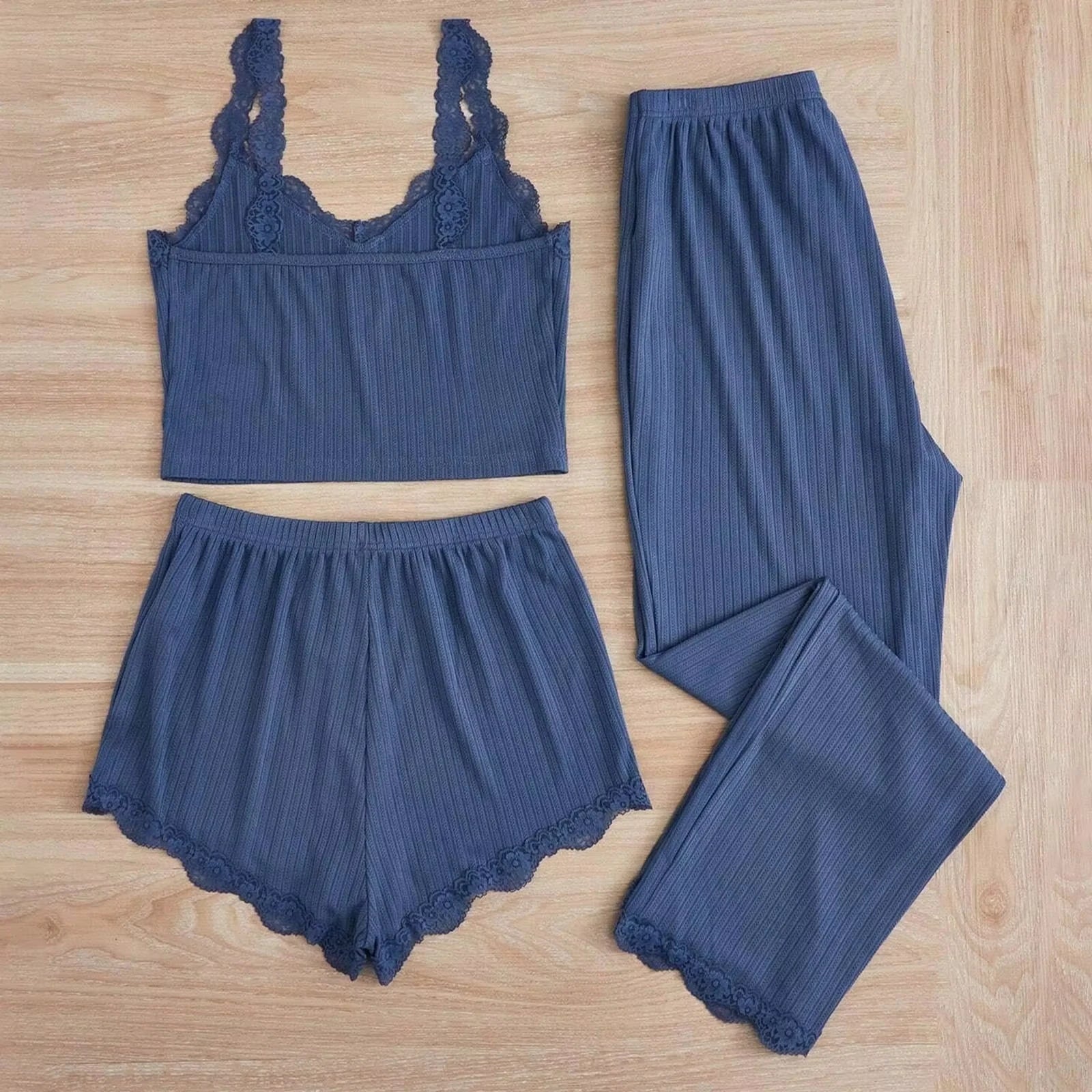 Nuovo 2025 Set pigiama estivo da donna 3 pezzi Pantaloncini e pantaloni con gilet solido abbinati con giunture in pizzo per set di indumenti da notte sexy per la casa