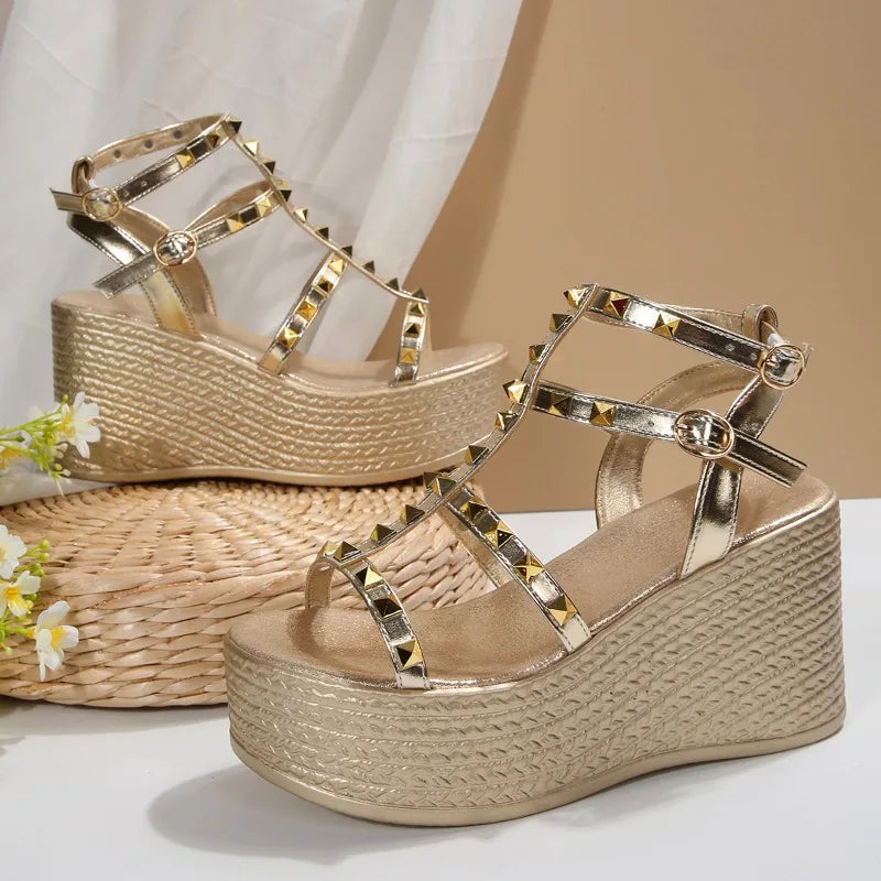 Damen Sandalen Sommer Neue Outdoor Strandsandalen Designer Freizeit Sandalen Bequeme Warme Flache Keilabsatz Damenschuhe