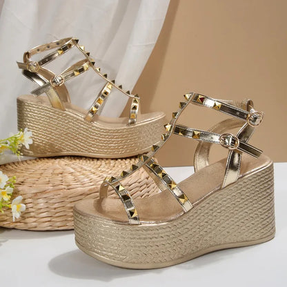 Damen Sandalen Sommer Neue Outdoor Strandsandalen Designer Freizeit Sandalen Bequeme Warme Flache Keilabsatz Damenschuhe